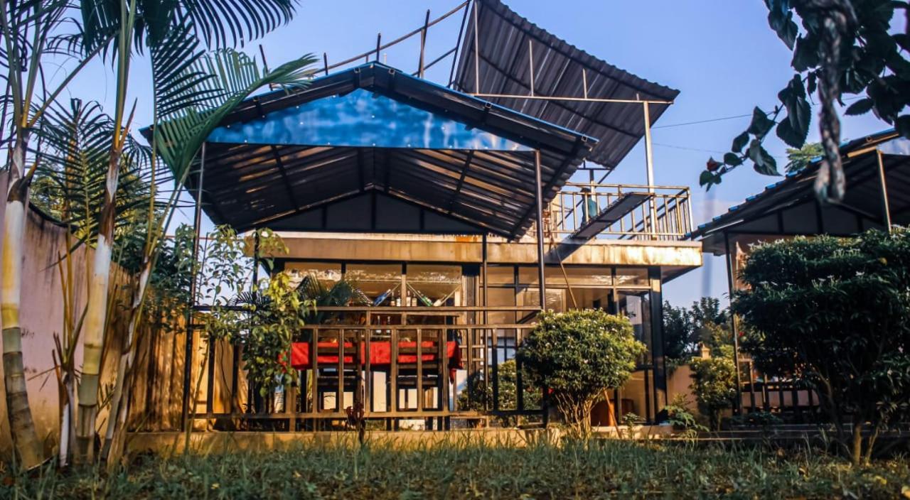 Hotel Flycatcher Chitwan- A Jungle Safari Home Sauraha Exterior photo