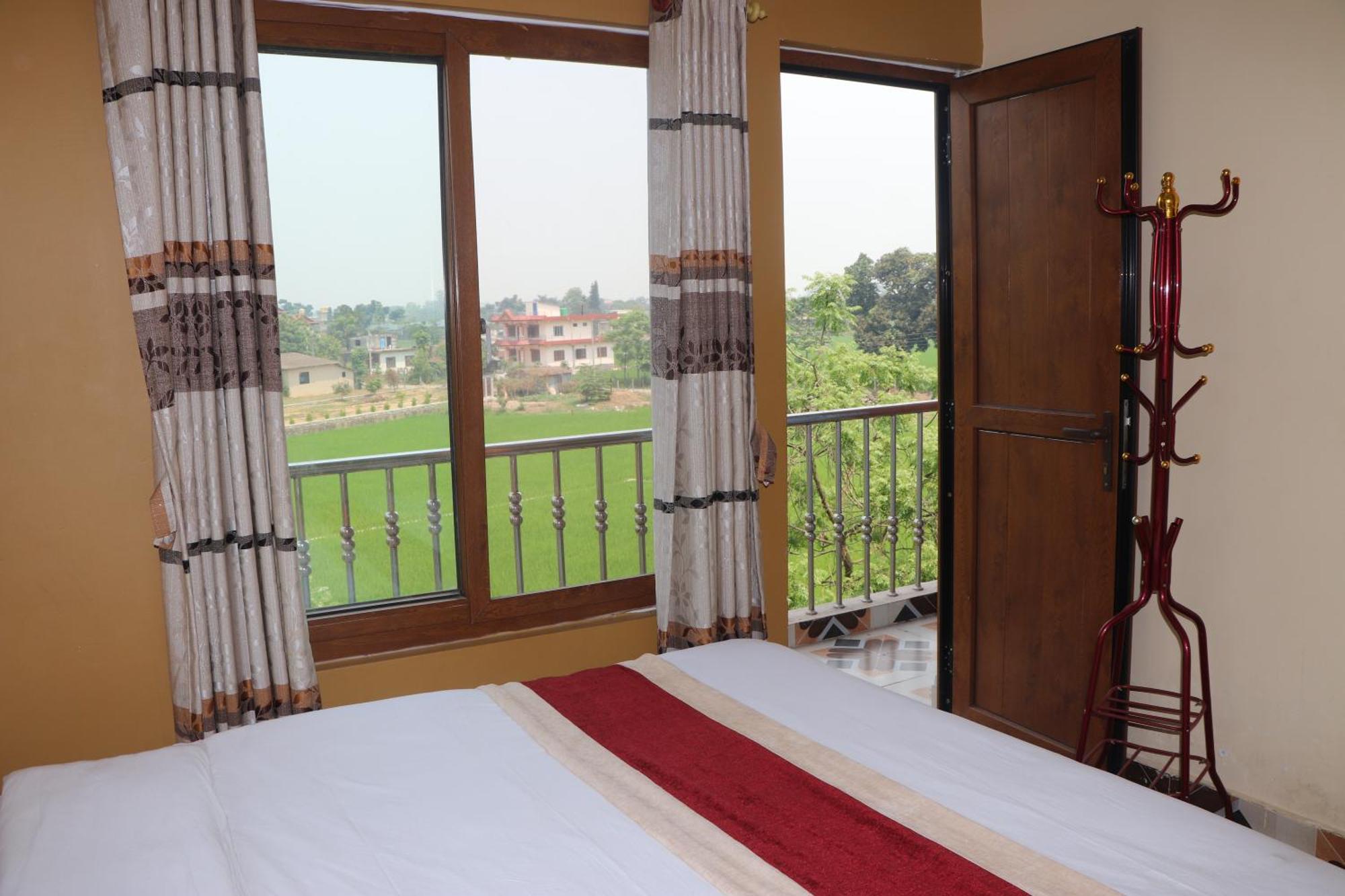 Hotel Flycatcher Chitwan- A Jungle Safari Home Sauraha Exterior photo