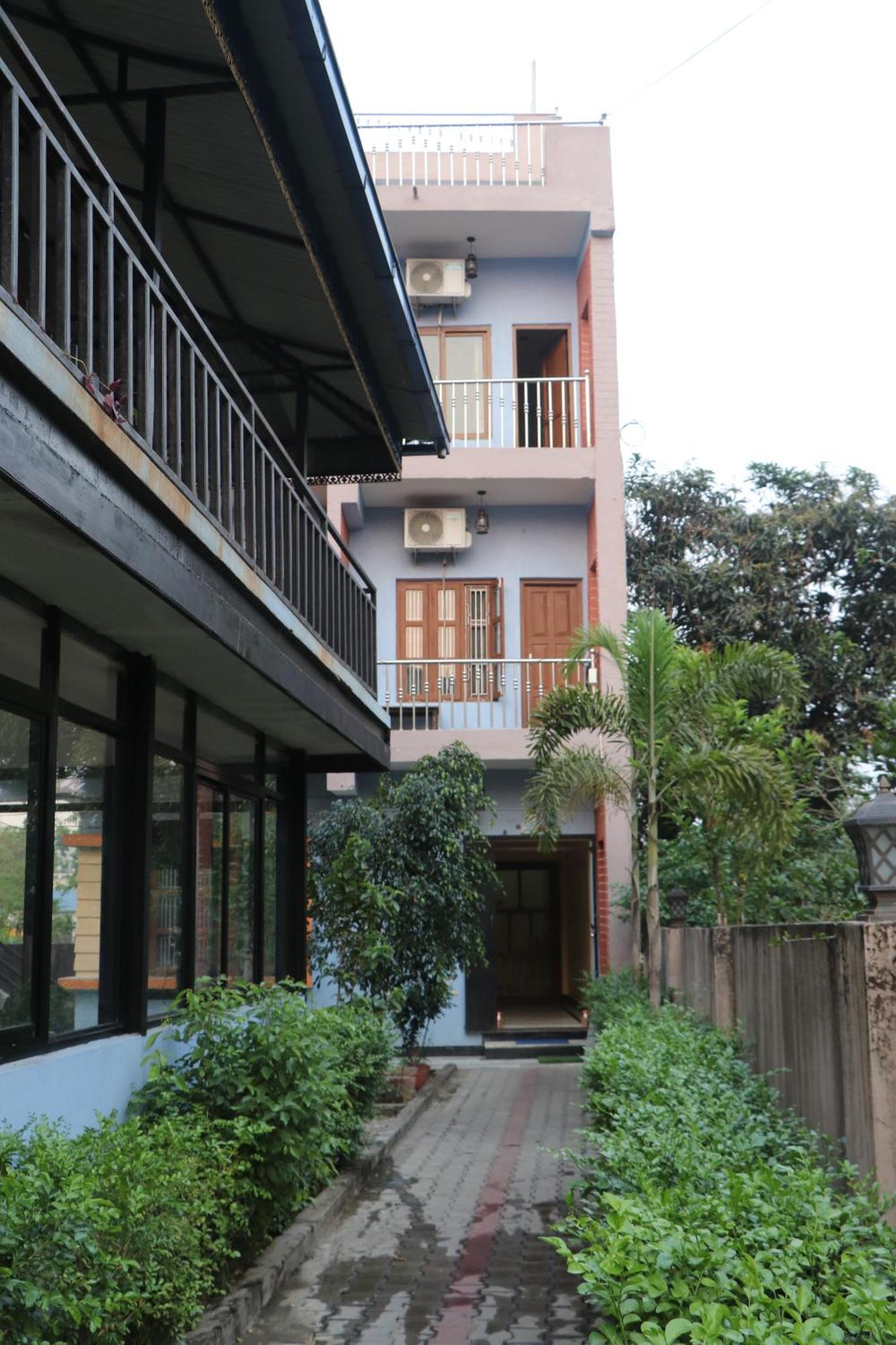 Hotel Flycatcher Chitwan- A Jungle Safari Home Sauraha Exterior photo