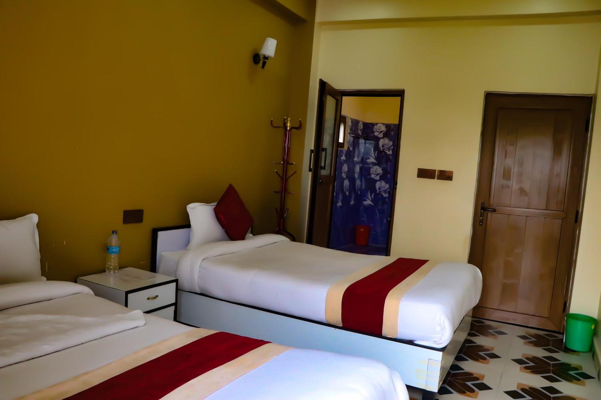 Hotel Flycatcher Chitwan- A Jungle Safari Home Sauraha Exterior photo